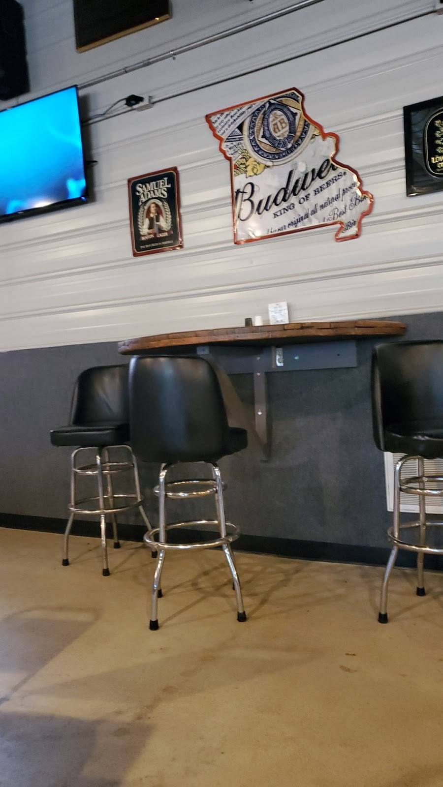 Warehouse Bar and Grill | restaurant | 102 Cedar St, Jonesburg, MO 63351, USA | 6365002337 OR +1 636-500-2337