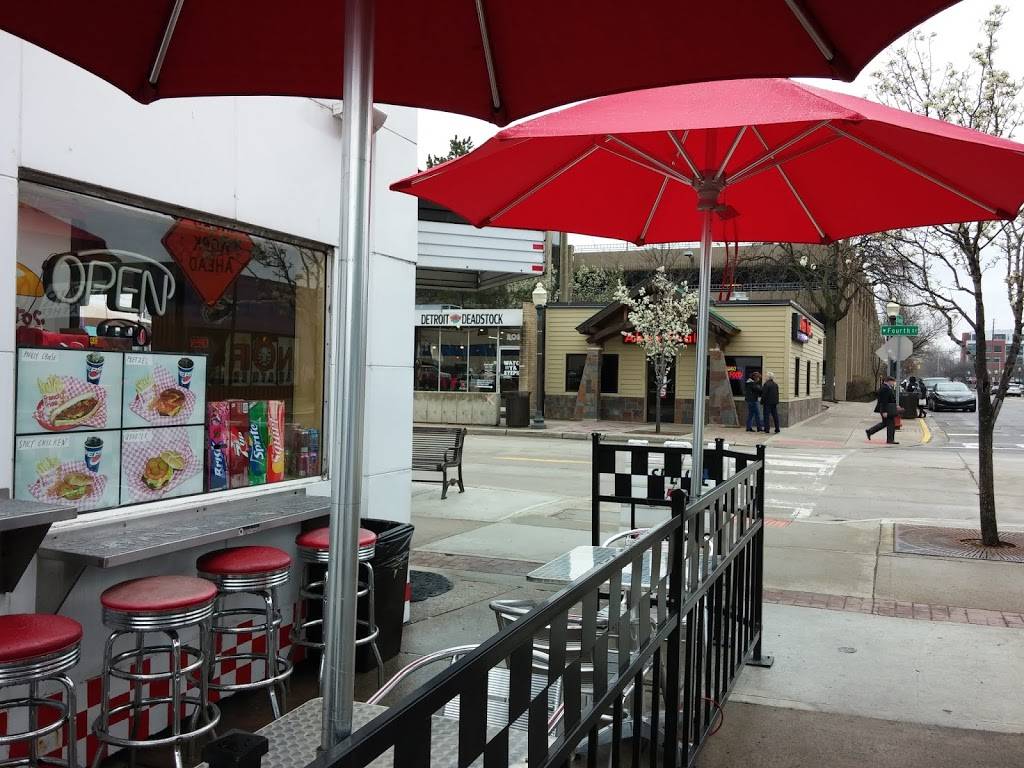 Little Brothers Burgers | restaurant | 201 W 4th St, Royal Oak, MI 48067, USA | 2484144541 OR +1 248-414-4541