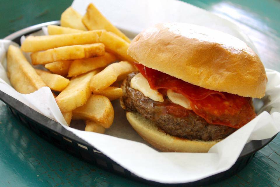 Chill-E-Dogs | restaurant | 613 N Ridgewood Ave, Edgewater, FL 32132, USA | 3868478300 OR +1 386-847-8300