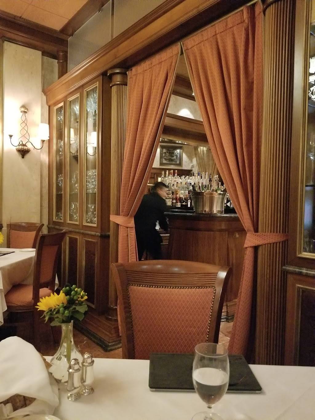 La Famiglia Ristorante | restaurant | 8 S Front St, Philadelphia, PA 19106, USA | 2159222803 OR +1 215-922-2803