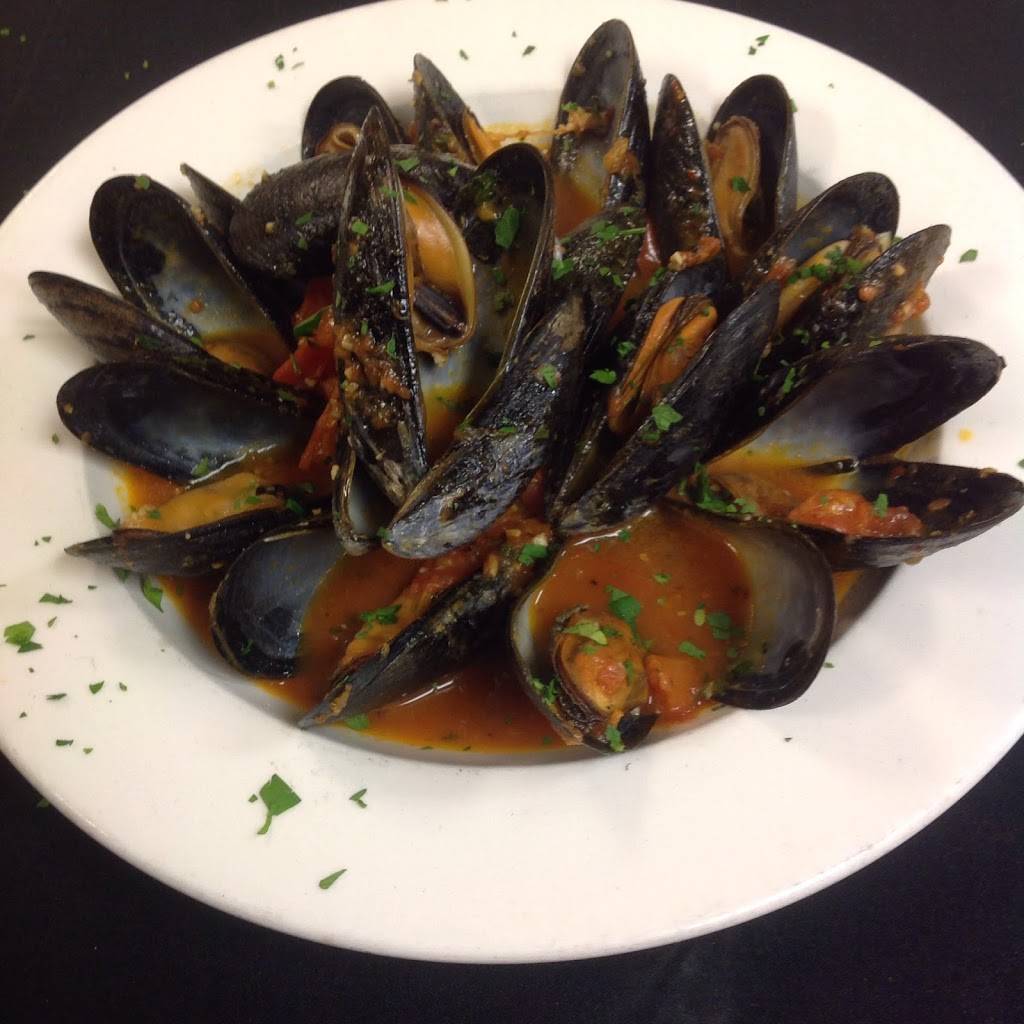 Pepperoncini Restaurant & Bar | restaurant | 72 Poplar St, Conshohocken, PA 19428, USA | 6109417783 OR +1 610-941-7783