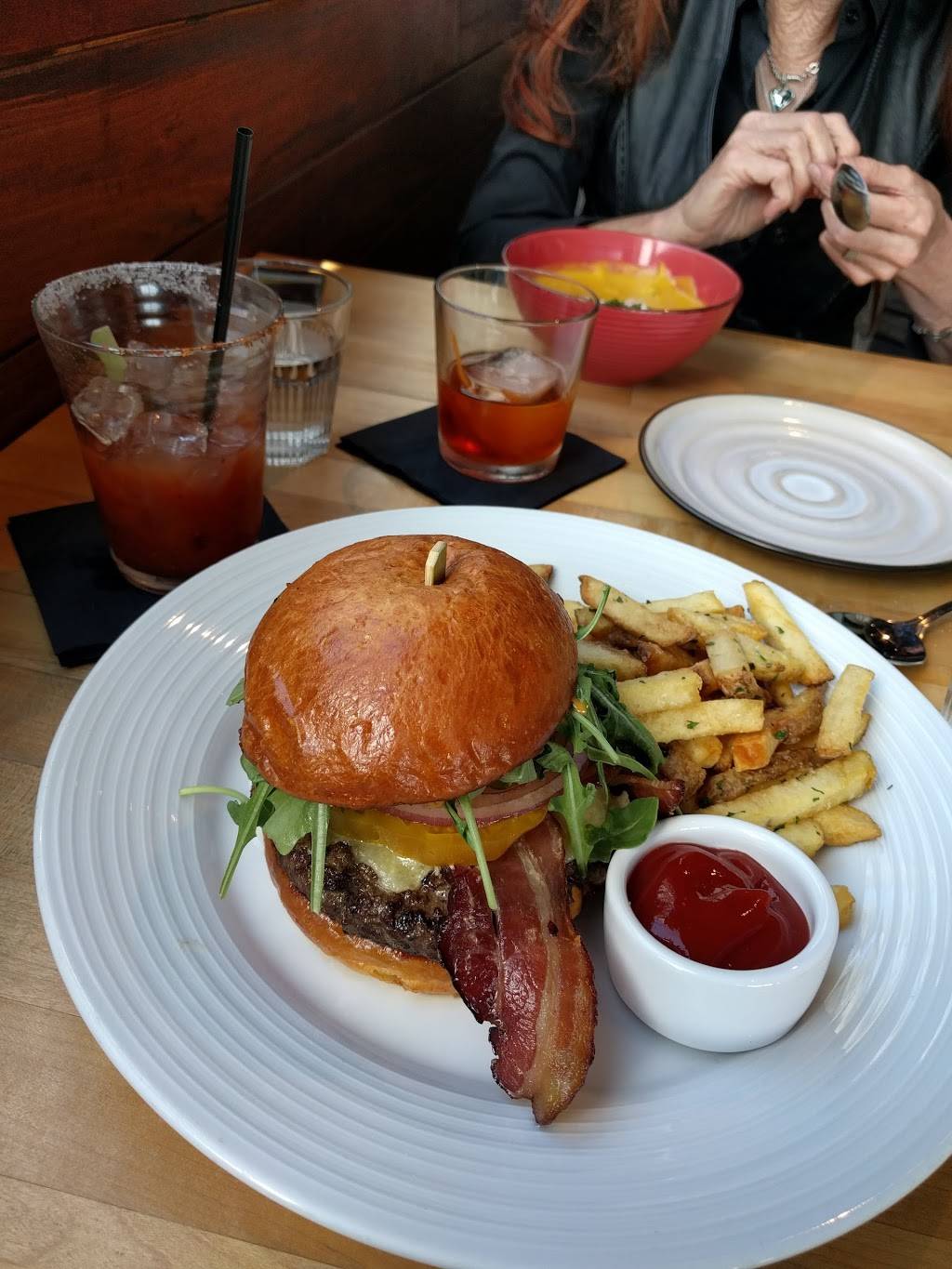 Hendrix Restaurant and Bar | restaurant | 32431 Golden Lantern, Laguna Niguel, CA 92677, USA | 9492481912 OR +1 949-248-1912