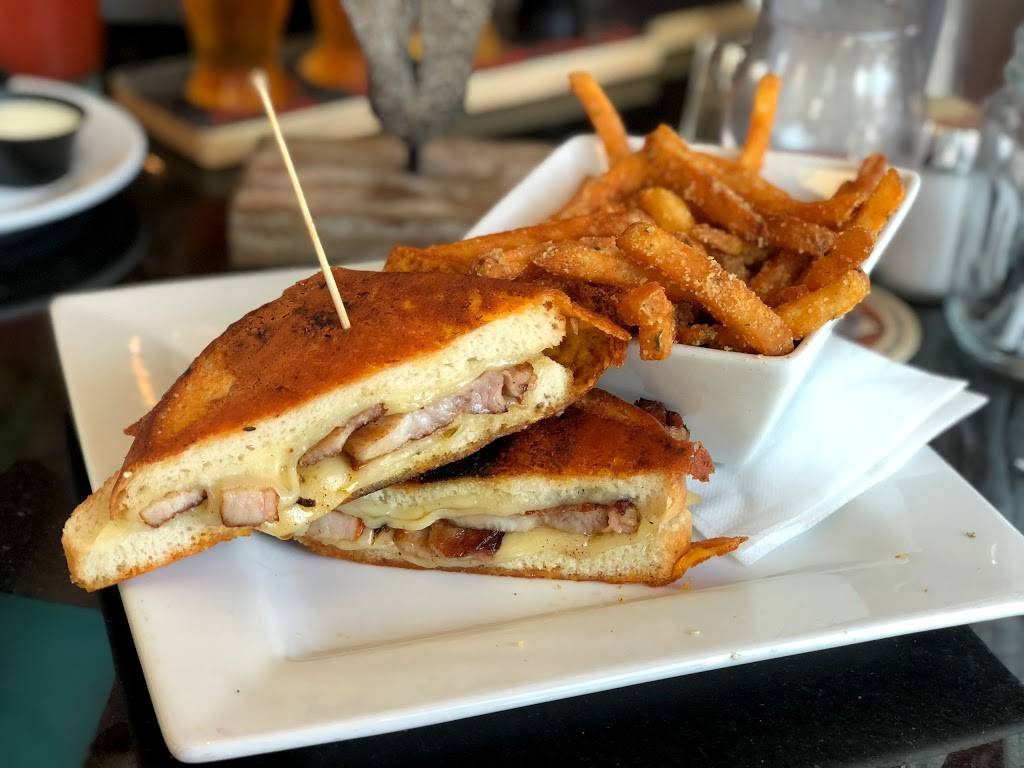 Wicked Cow Burgers and Brews | restaurant | 131 W Foothill Blvd #1, Upland, CA 91786, USA | 9096081924 OR +1 909-608-1924