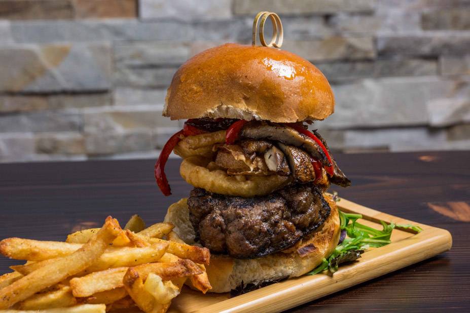 Davry Kosher Sports Bar | restaurant | 722 Kings Hwy, Brooklyn, NY 11223, USA | 7185134742 OR +1 718-513-4742