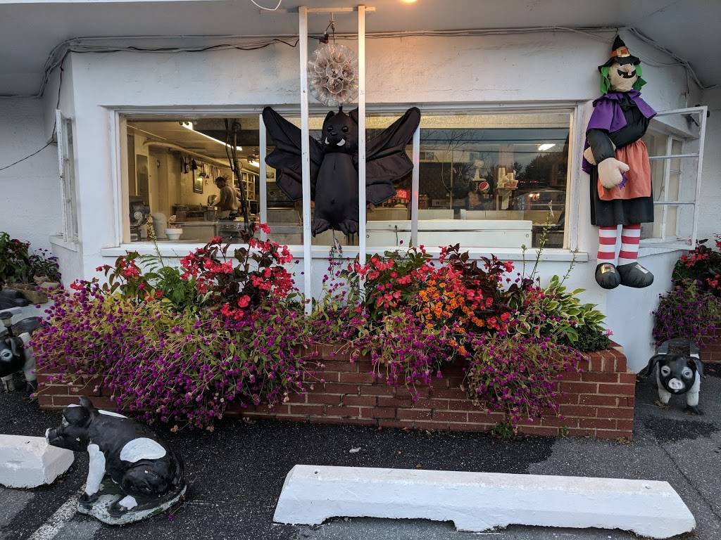 Bar-B-Q Ranch | restaurant | 3311 N Valley Pike, Harrisonburg, VA 22802, USA | 5404343296 OR +1 540-434-3296