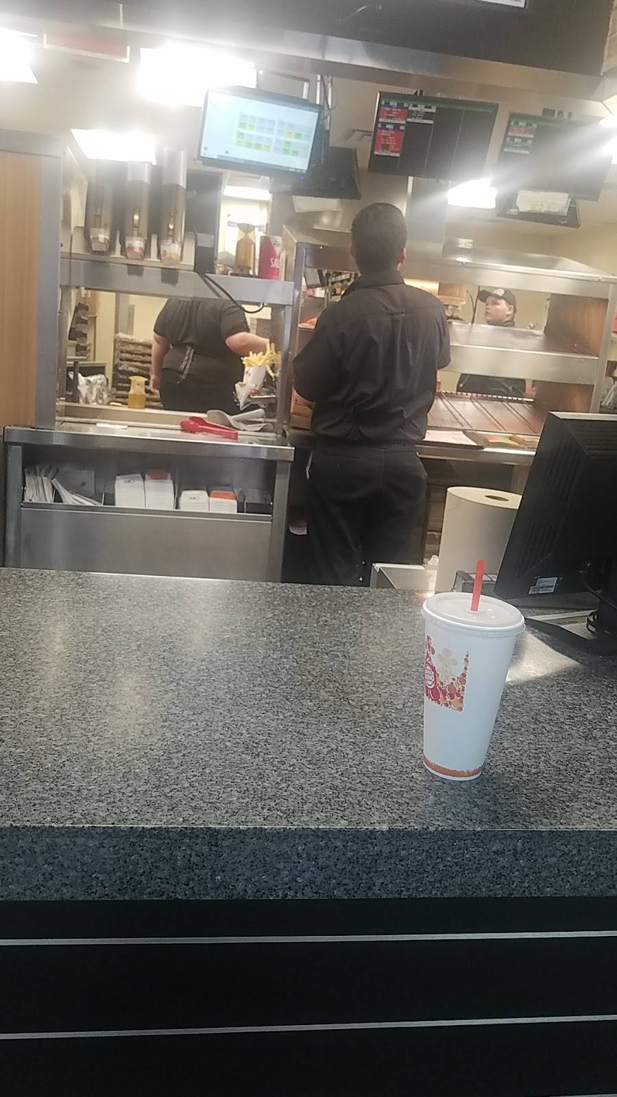 Burger King | restaurant | 2584 Airport Rd, Jackson, MI 49202, USA | 5177824799 OR +1 517-782-4799