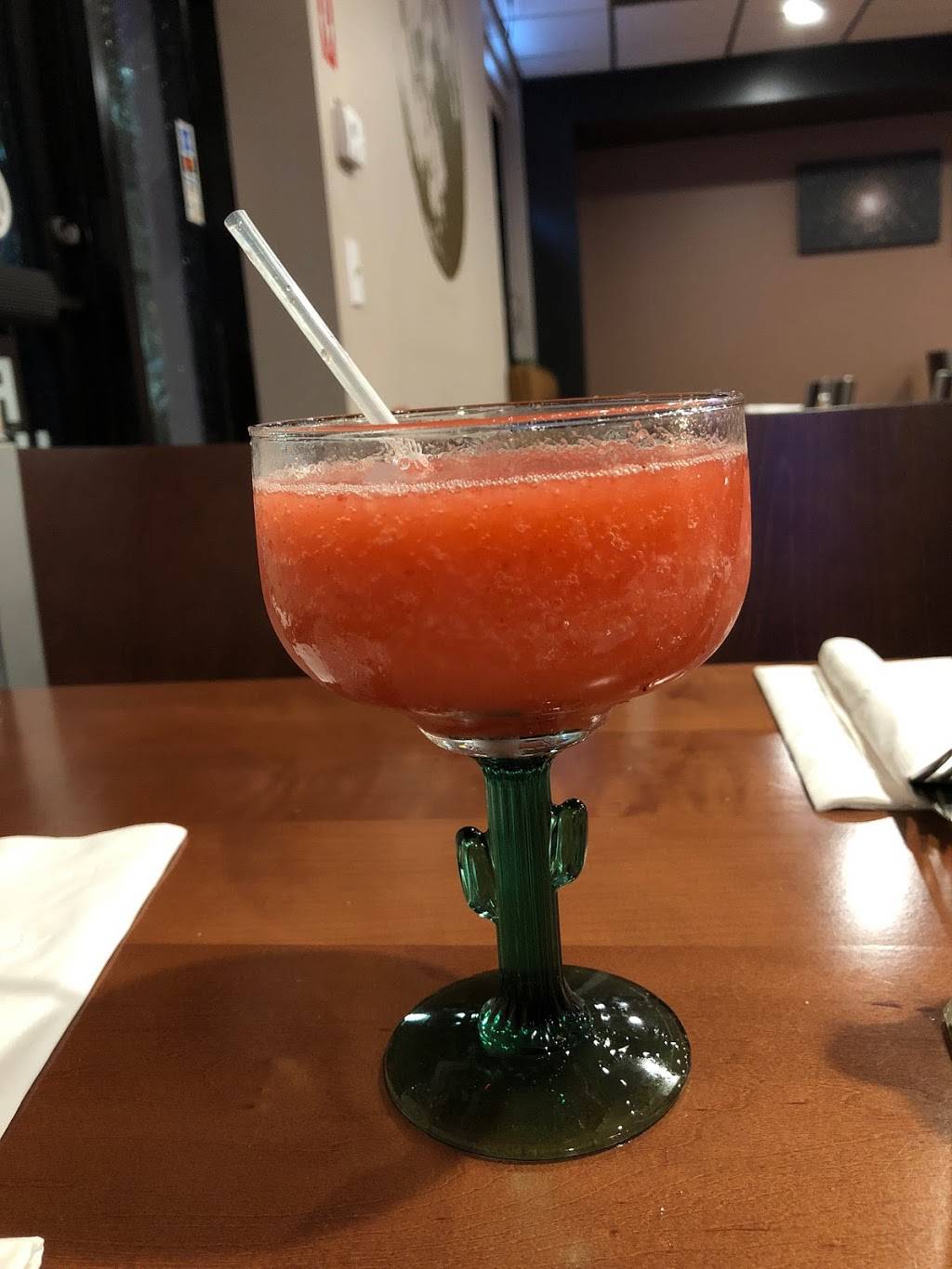 Lunas Italian & Latin Cuisine | restaurant | 945 Saratoga St, Boston, MA 02128, USA | 6174185321 OR +1 617-418-5321