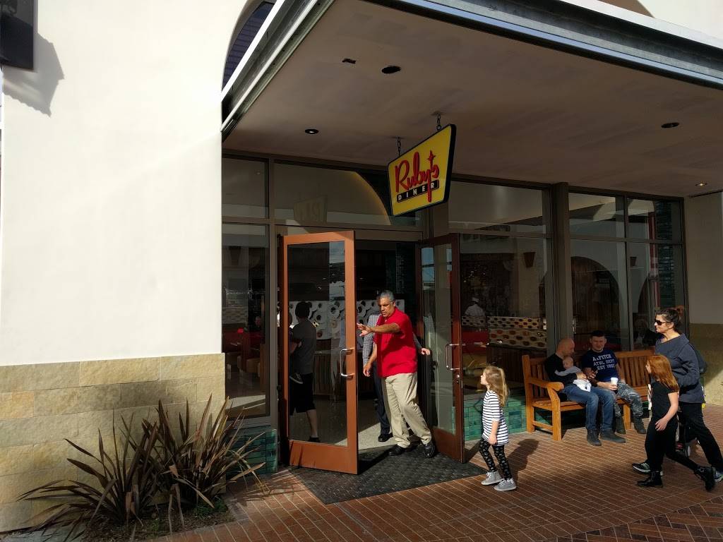 Rubys Diner | restaurant | 101 W Avenida Vista Hermosa, San Clemente, CA 92672, USA | 9494927829 OR +1 949-492-7829