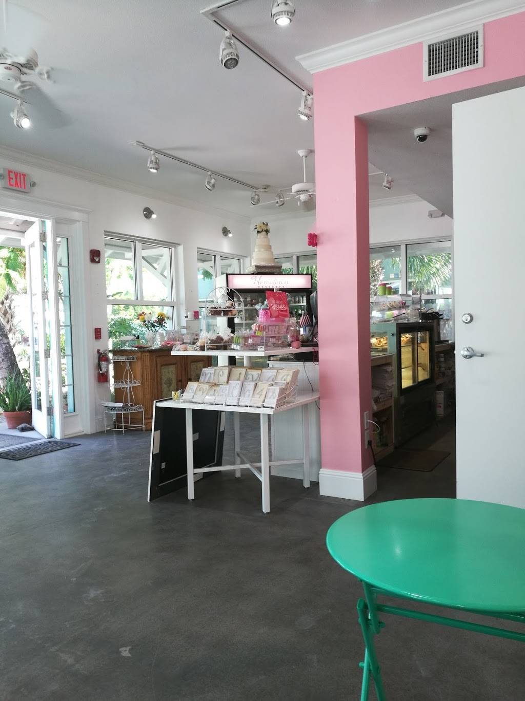 Hometown Desserts | restaurant | 507 Pine Ave, Anna Maria, FL 34216, USA | 9418963167 OR +1 941-896-3167