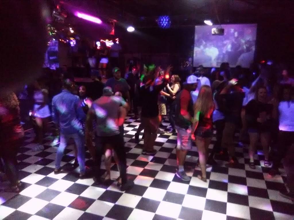 Malarkys Bar and Grill | restaurant | 147 Flindt Dr, Storm Lake, IA 50588, USA | 7127322055 OR +1 712-732-2055