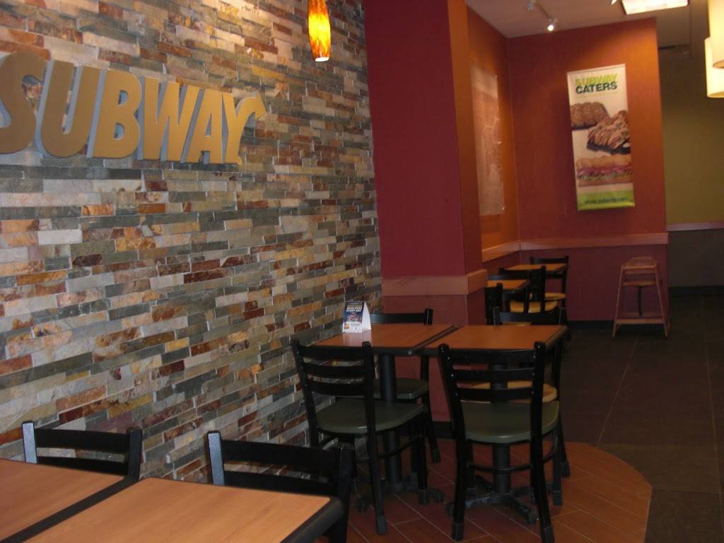Subway | restaurant | Unit A01011C, Maple Grove Village, 511 Maple Grove Dr, Oakville, ON L6J 6X8, Canada | 9058446175 OR +1 905-844-6175