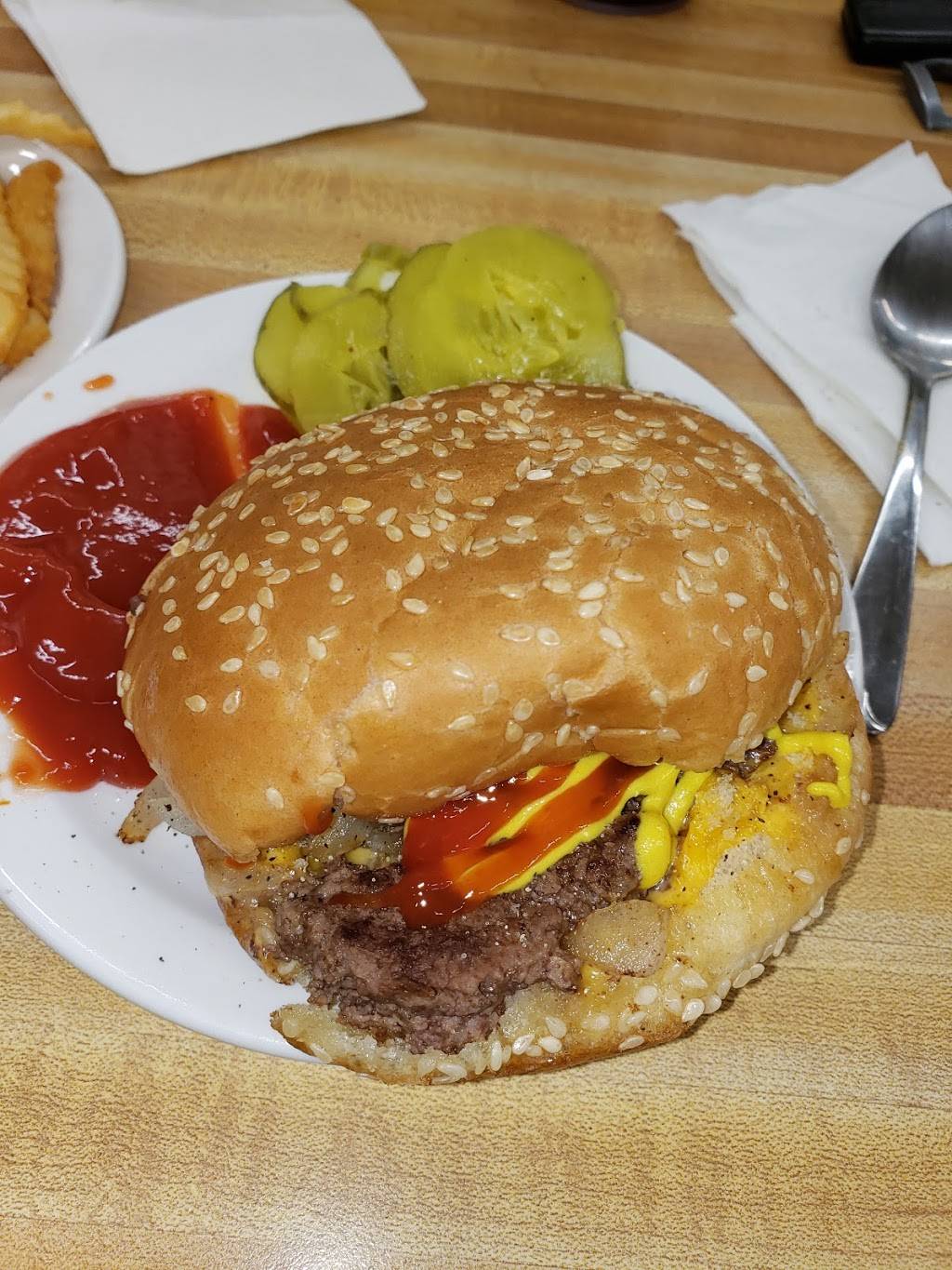 Bates Hamburgers | restaurant | 22291 Middlebelt Rd, Farmington Hills, MI 48336, USA | 2484787350 OR +1 248-478-7350