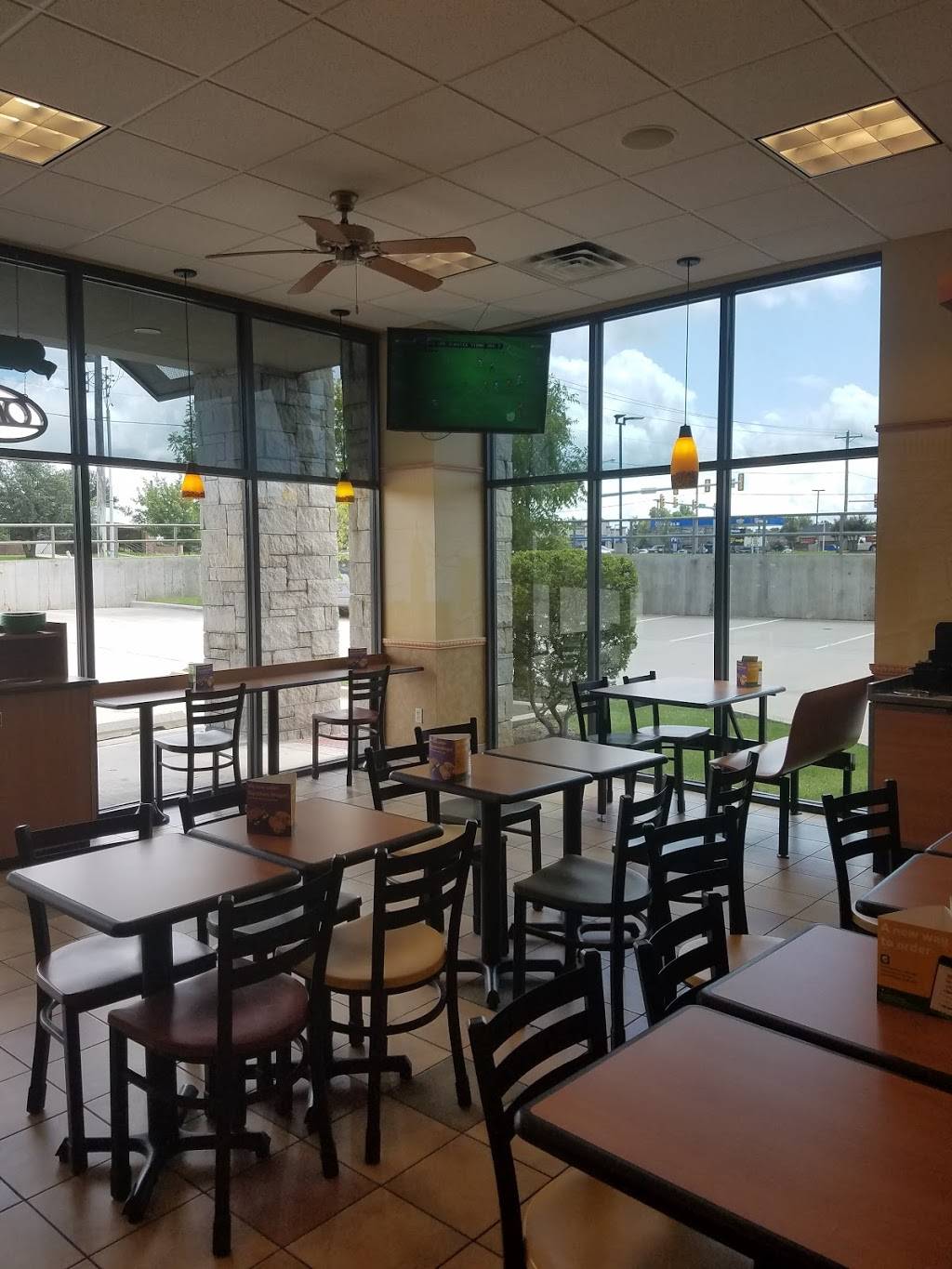Subway | restaurant | 548 E Memorial Rd, Oklahoma City, OK 73114, USA | 4057534998 OR +1 405-753-4998