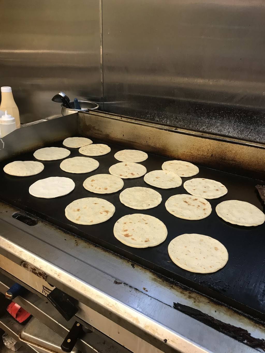 Los Nietos Llc | restaurant | 2394 Iverson St, Temple Hills, MD 20748, USA | 2407192858 OR +1 240-719-2858