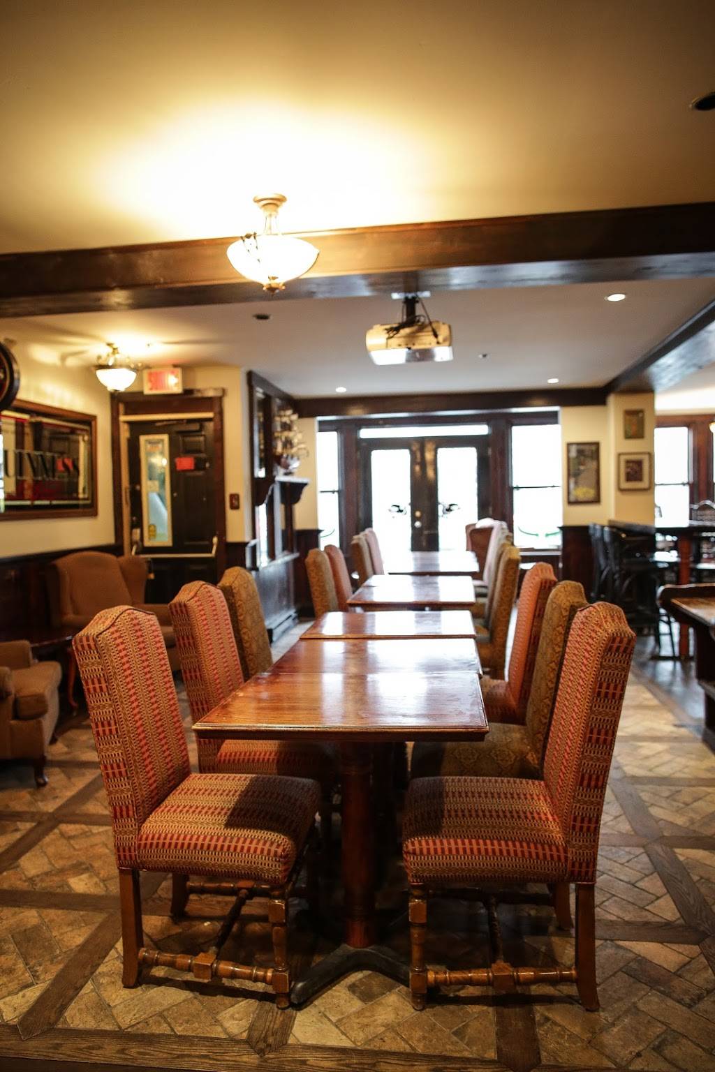 Pub Galway | restaurant | 1112 Avenue Cartier, Québec, QC G1R 2S5, Canada | 4185225282 OR +1 418-522-5282