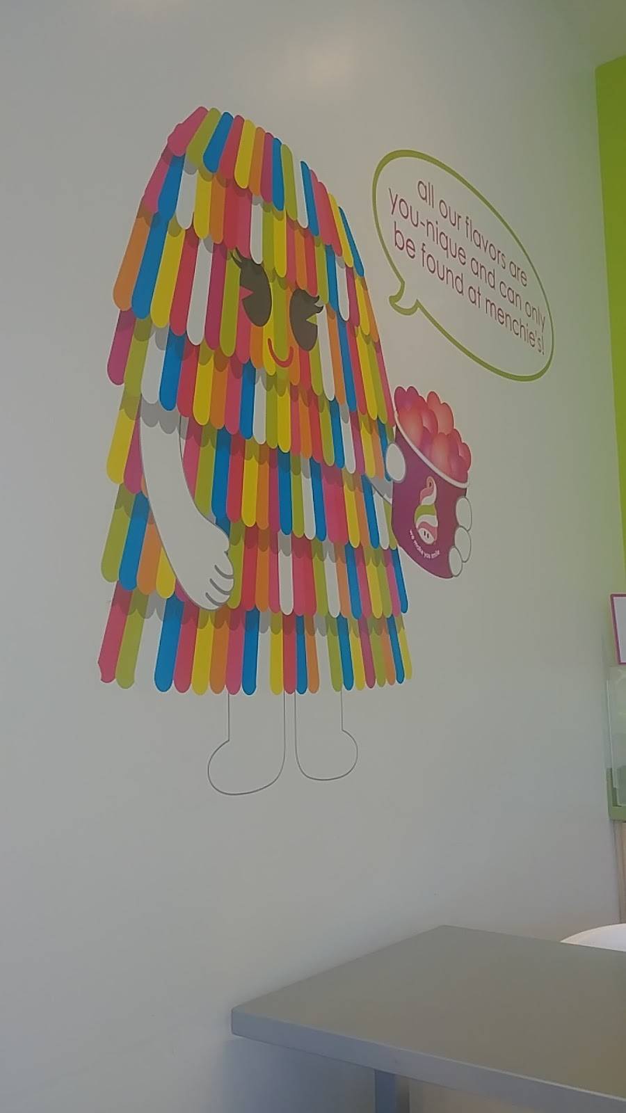 Menchies Frozen Yogurt | bakery | 100 Universal City Plaza, Universal City, CA 91608, USA | 8186224605 OR +1 818-622-4605