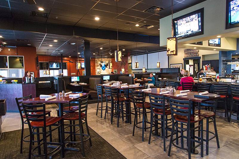 Blue Moose | restaurant | 10064 Woodland Rd, Lenexa, KS 66220, USA | 9132136950 OR +1 913-213-6950