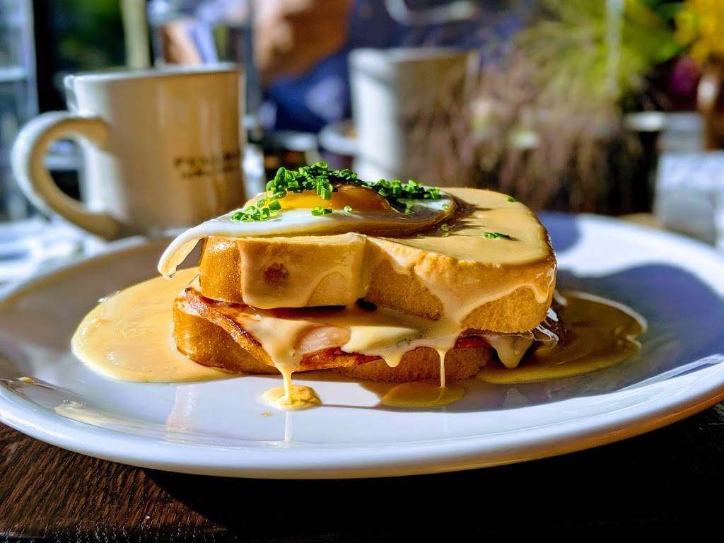 Pullman Bar & Diner | restaurant | 17 S Dubuque St, Iowa City, IA 52240, USA | 3193381808 OR +1 319-338-1808