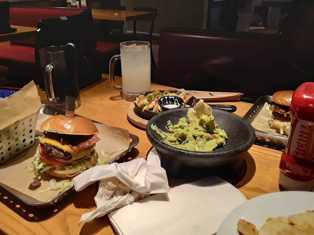 Chilis Grill & Bar | restaurant | 300 N University Dr, Pembroke Pines, FL 33024, USA | 9544319446 OR +1 954-431-9446