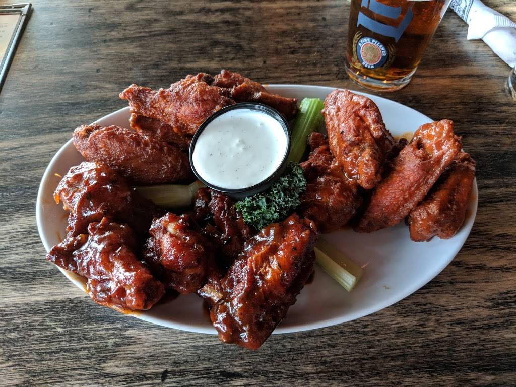 Bulldog Ale House | restaurant | 451 N Commons Dr, Aurora, IL 60504, USA | 6308960333 OR +1 630-896-0333