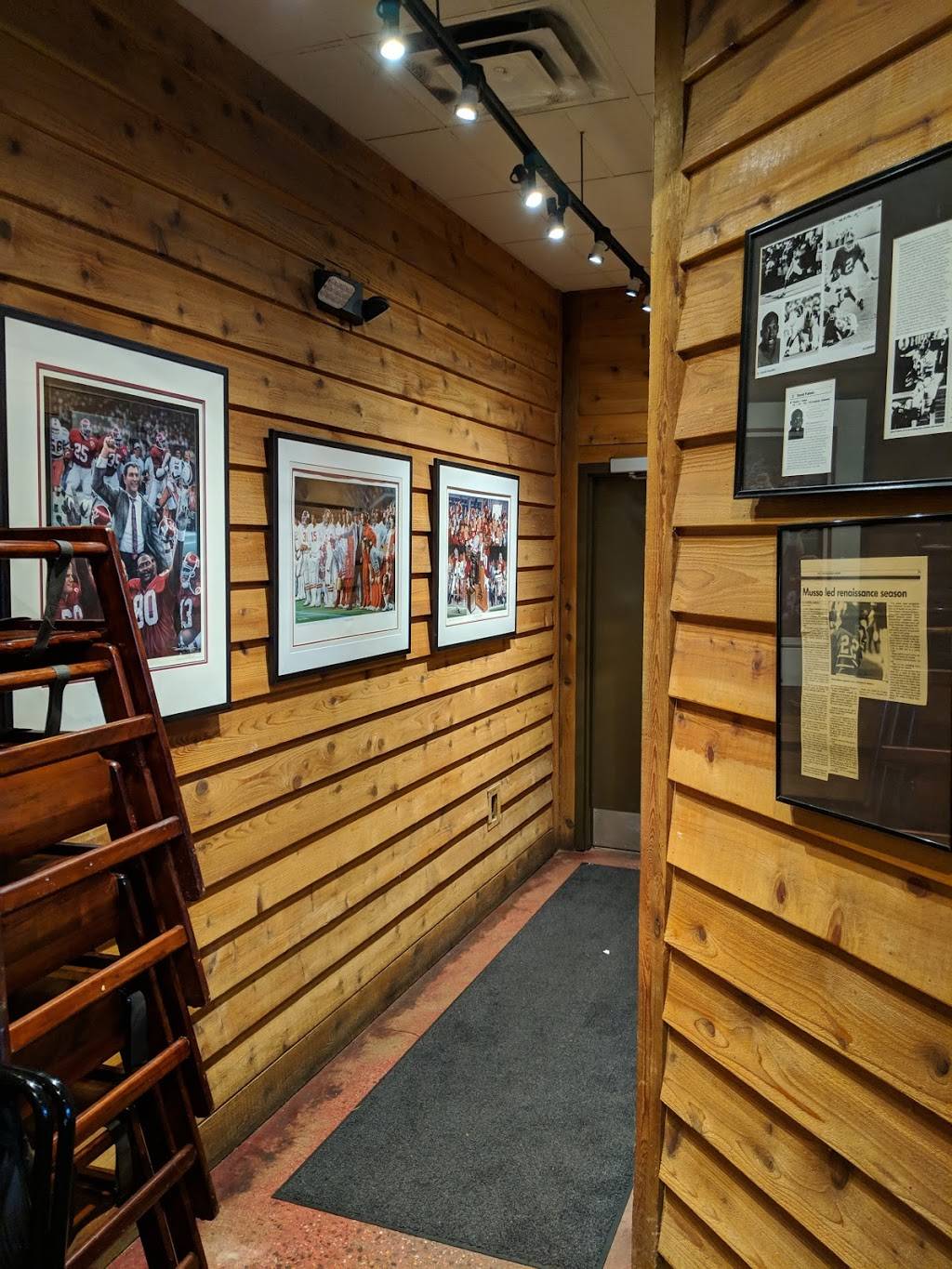 Baumhowers Victory Grille | restaurant | 4251 Courtney Dr, Tuscaloosa, AL 35405, USA | 2055565658 OR +1 205-556-5658