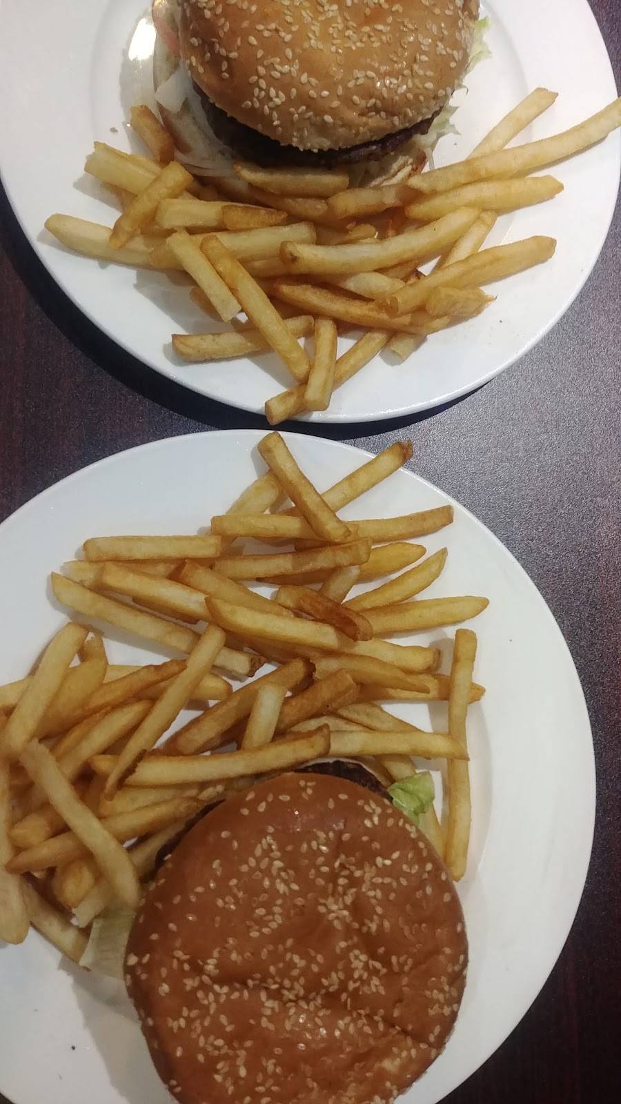 Pita & Grill Family Restaurant | restaurant | 134 Dundas St W, Mississauga, ON L5B 2N6, Canada | 9055660140 OR +1 905-566-0140