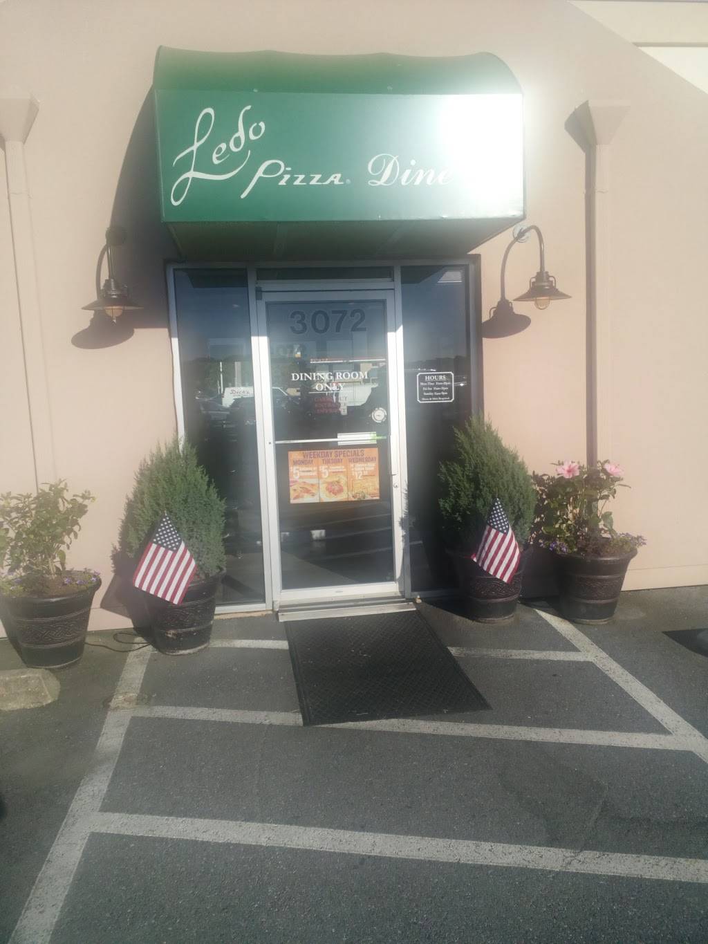 Ledo Pizza | meal takeaway | 3072 Solomons Island Rd, Edgewater, MD 21037, USA | 4109566700 OR +1 410-956-6700