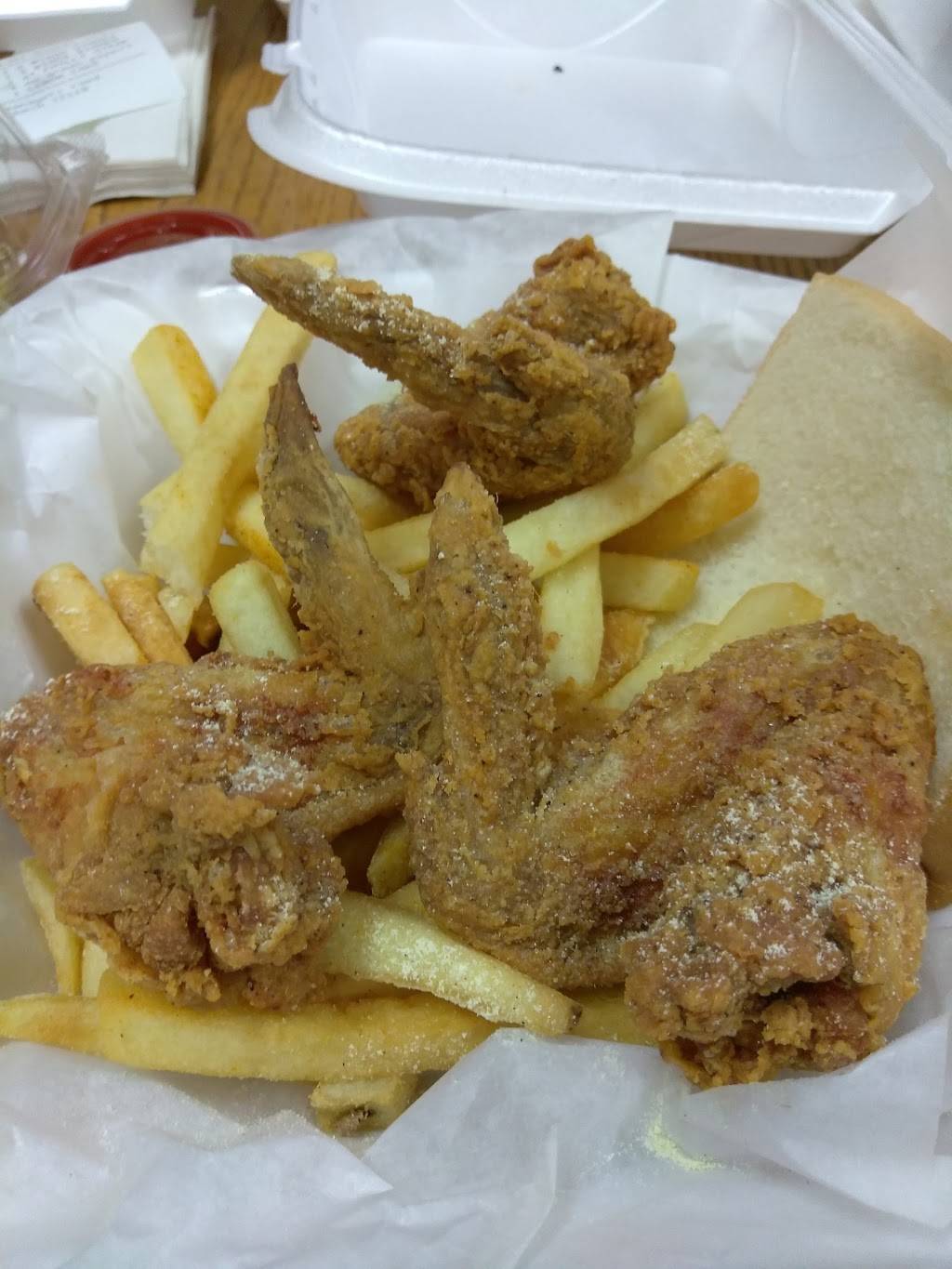 Chick N Chips | restaurant | 954 Rice St, St Paul, MN 55117, USA | 6514885858 OR +1 651-488-5858