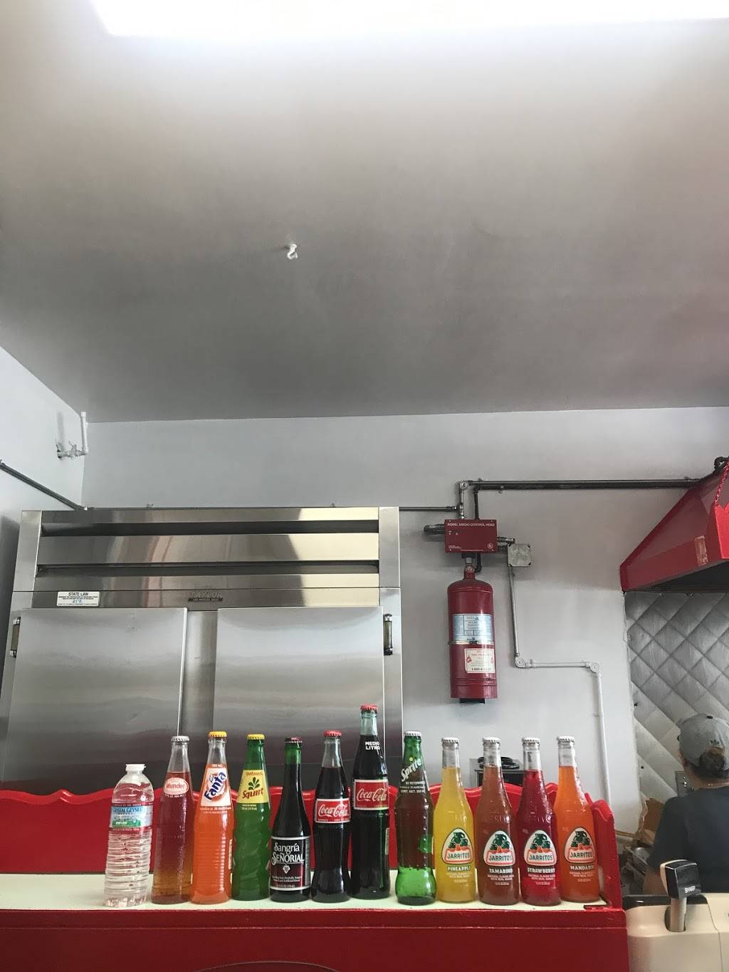 Howards Famous Bacon and Avocado Burgers | restaurant | 11127 Venice Blvd # 7, Los Angeles, CA 90034, USA | 3108389111 OR +1 310-838-9111