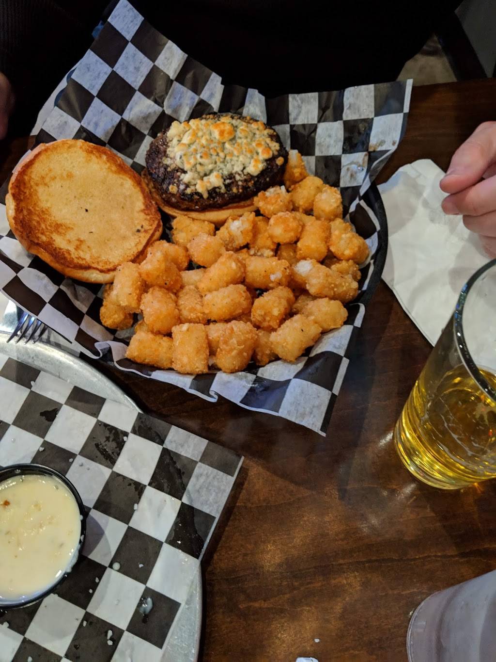 Grease Monkeys | restaurant | 700-798 IL-84, Colona, IL 61241, USA | 3092811887 OR +1 309-281-1887