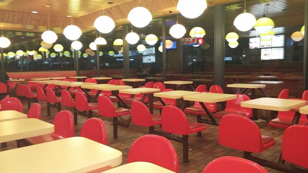 Harveys | restaurant | 700 Brookdale Ave, Cornwall, ON K6J 5M2, Canada | 6139382555 OR +1 613-938-2555