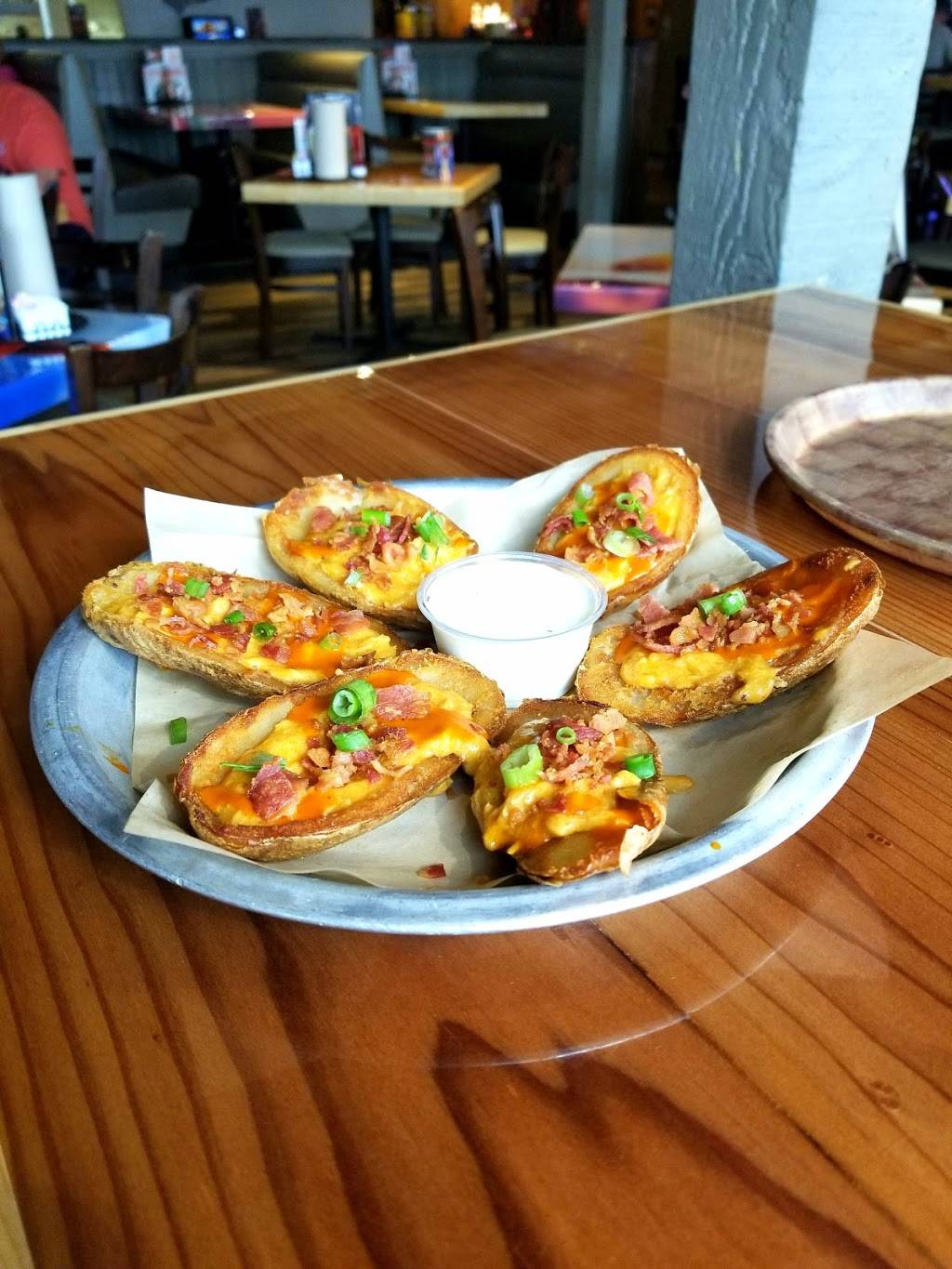 Hooters | restaurant | 941 E Highway 131, Jeffersonville, IN 47130, USA | 8122849464 OR +1 812-284-9464