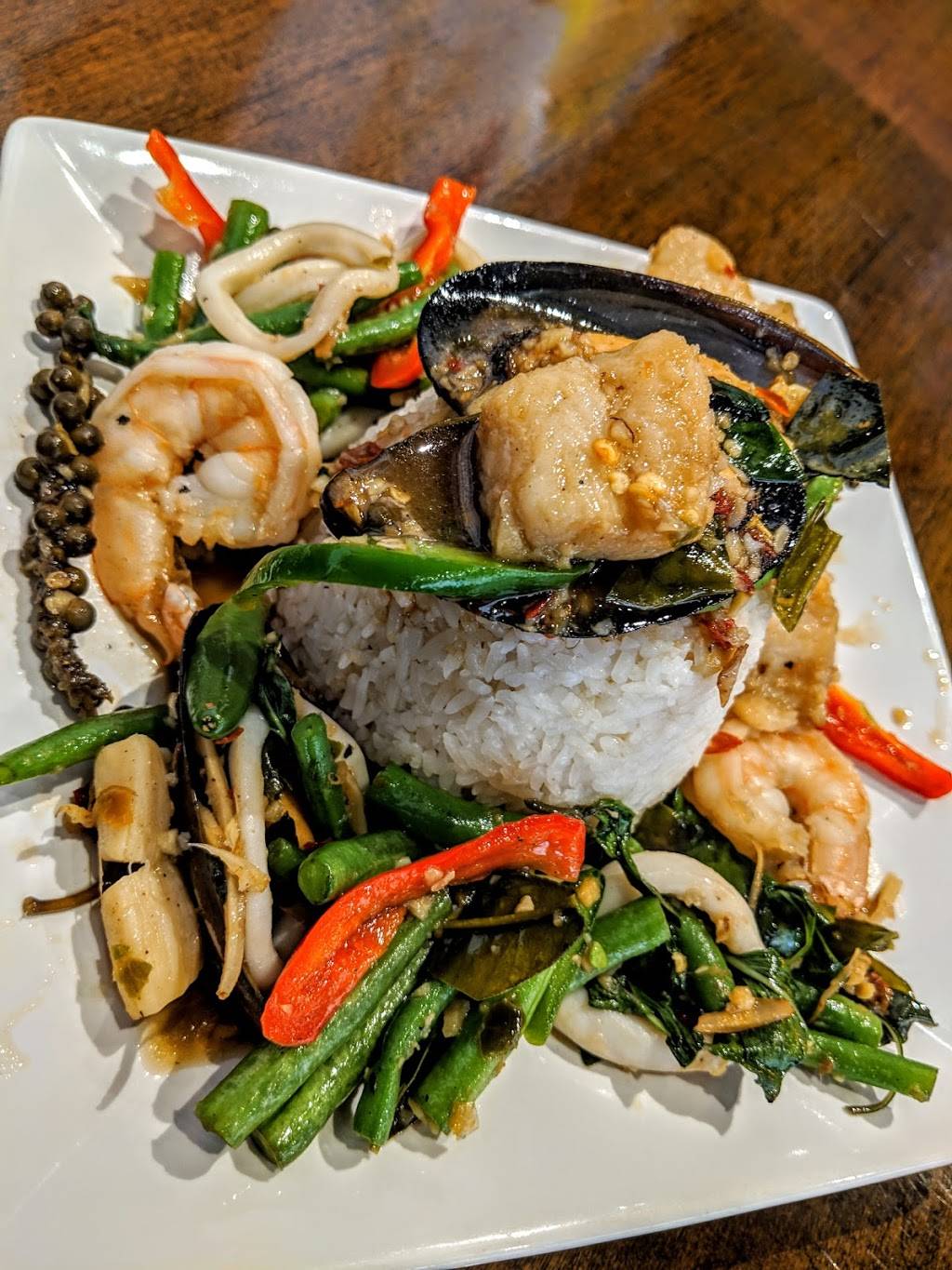 Issara Thai Cuisine | restaurant | 7251 Warner Ave F, Huntington Beach, CA 92647, USA | 7148477777 OR +1 714-847-7777