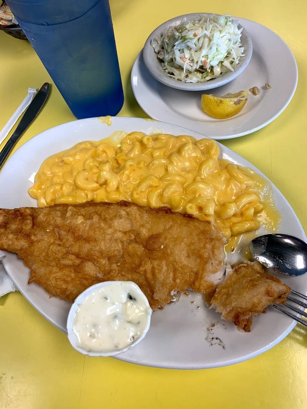 Georges Family Restaurant | restaurant | 1721 West Rd, Trenton, MI 48183, USA | 7346758680 OR +1 734-675-8680