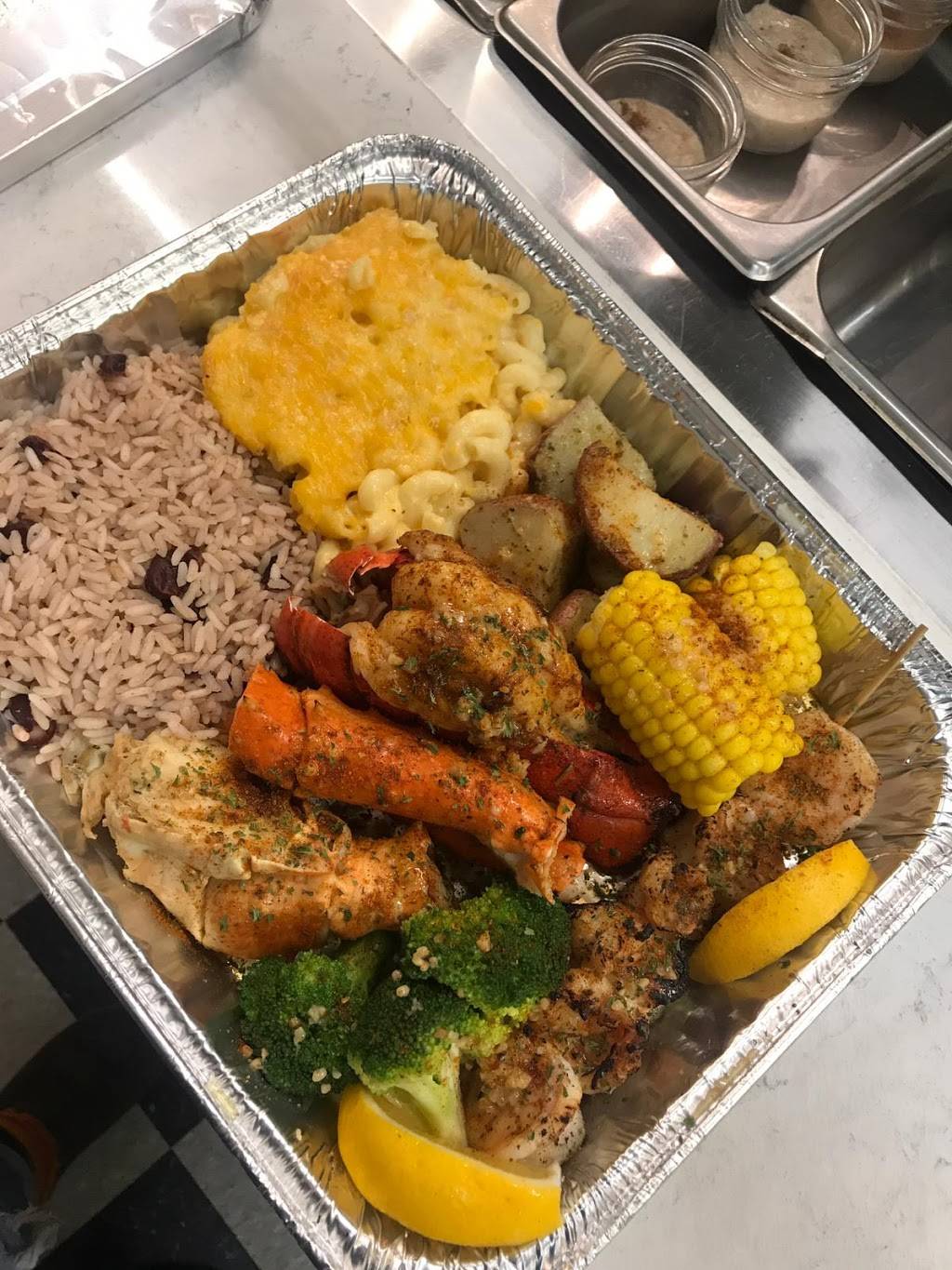 Guggin Cafe and Grill | restaurant | 240-05 Linden Blvd, Elmont, NY 11003, USA | 5162850101 OR +1 516-285-0101