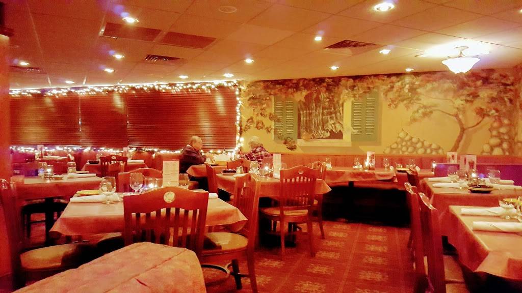 Sarentos | restaurant | 441 S Wisconsin Dells Pkwy S, Wisconsin Dells, WI 53965, USA | 6082533300 OR +1 608-253-3300