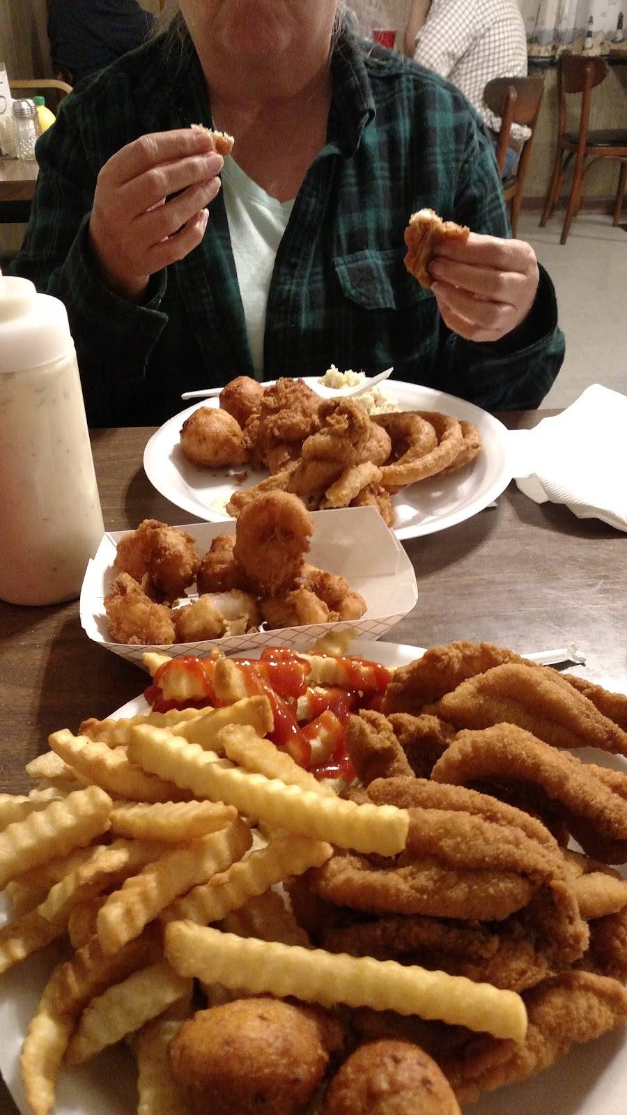 Trumans Seafood & Sandwiches | meal takeaway | 8185 Central Plank Rd, Wetumpka, AL 36092, USA | 3345673156 OR +1 334-567-3156