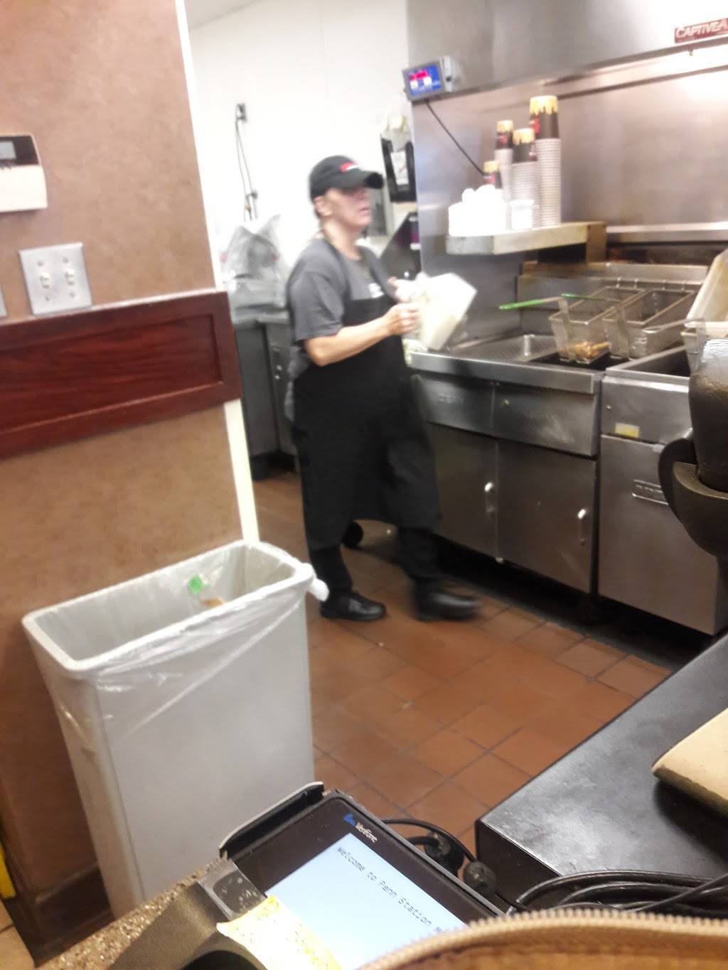 Penn Station East Coast Subs | meal takeaway | 208 W McMillan St, Cincinnati, OH 45219, USA | 5139617366 OR +1 513-961-7366