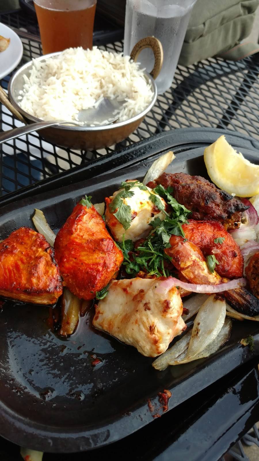 Maharaja | restaurant | 1550 N Farwell Ave, Milwaukee, WI 53202, USA | 4142762250 OR +1 414-276-2250