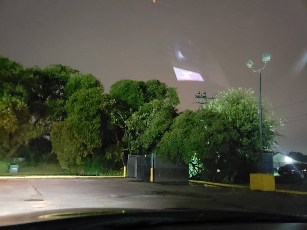 Churchs Chicken | restaurant | 14450 S Post Oak Rd, Houston, TX 77045, USA | 7134330943 OR +1 713-433-0943