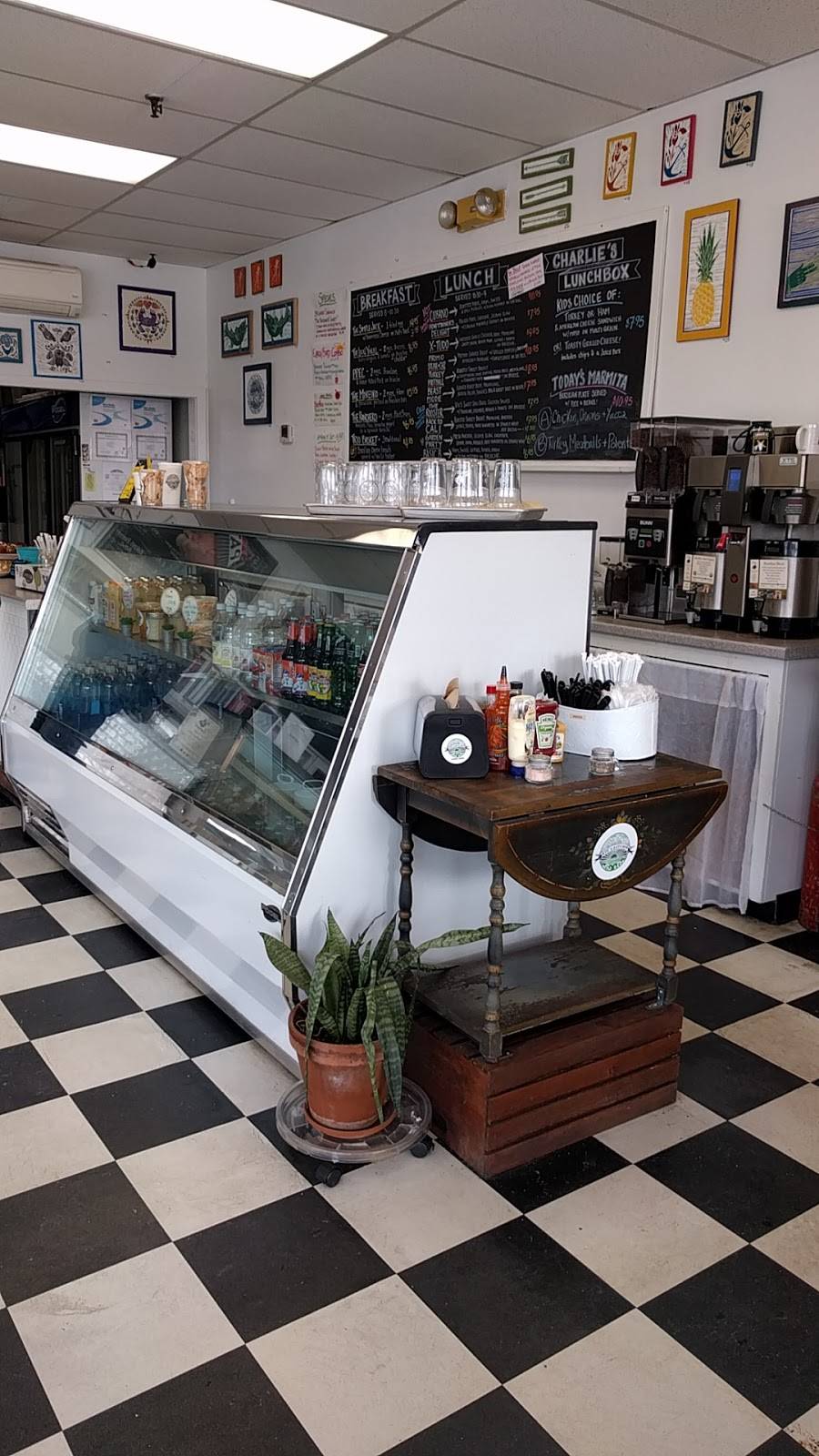 Vivs Kitchen | restaurant | 130 MA-6A, Orleans, MA 02653, USA | 5082553354 OR +1 508-255-3354