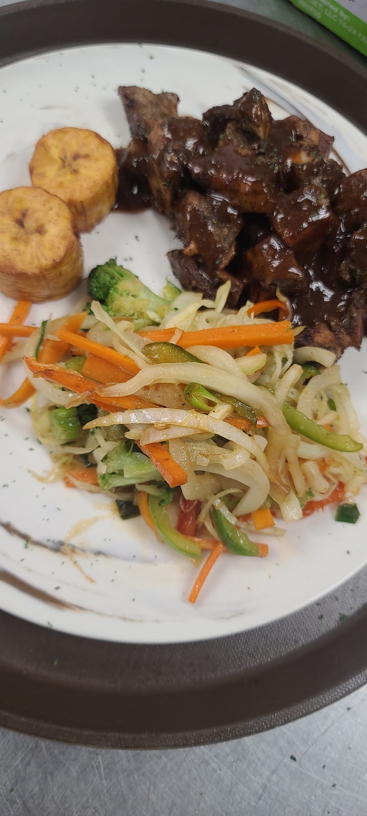 Caribbean Island Restaurant & Bar | restaurant | 229 Woodcleft Ave, Freeport, NY 11520, USA | 5164157616 OR +1 516-415-7616