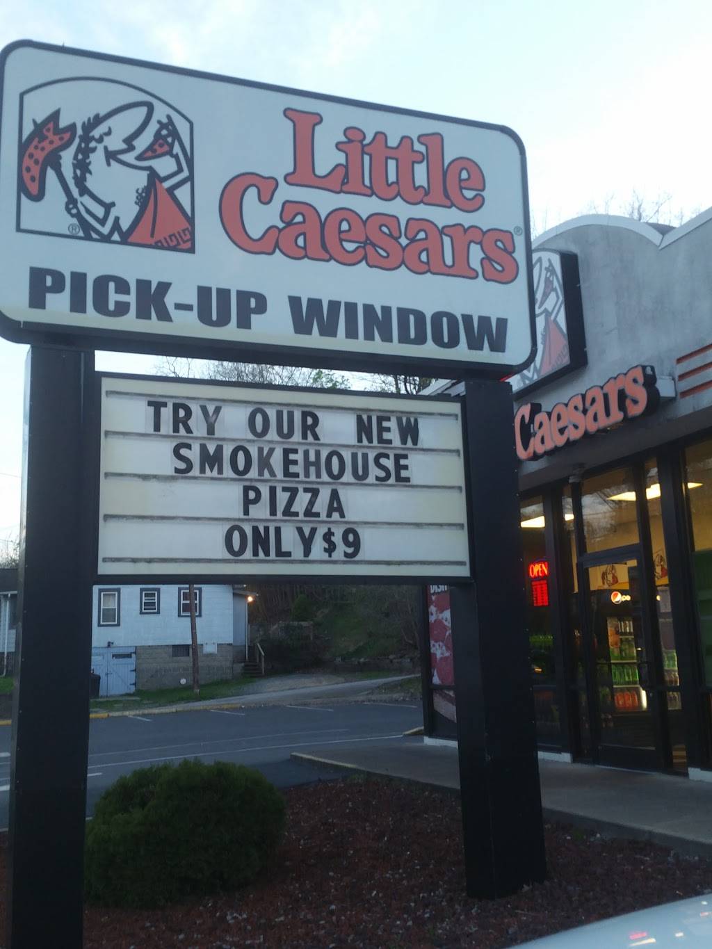 Little Caesars Pizza | meal takeaway | 3103 Robert C Byrd Dr, Beckley, WV 25801, USA | 3042530300 OR +1 304-253-0300