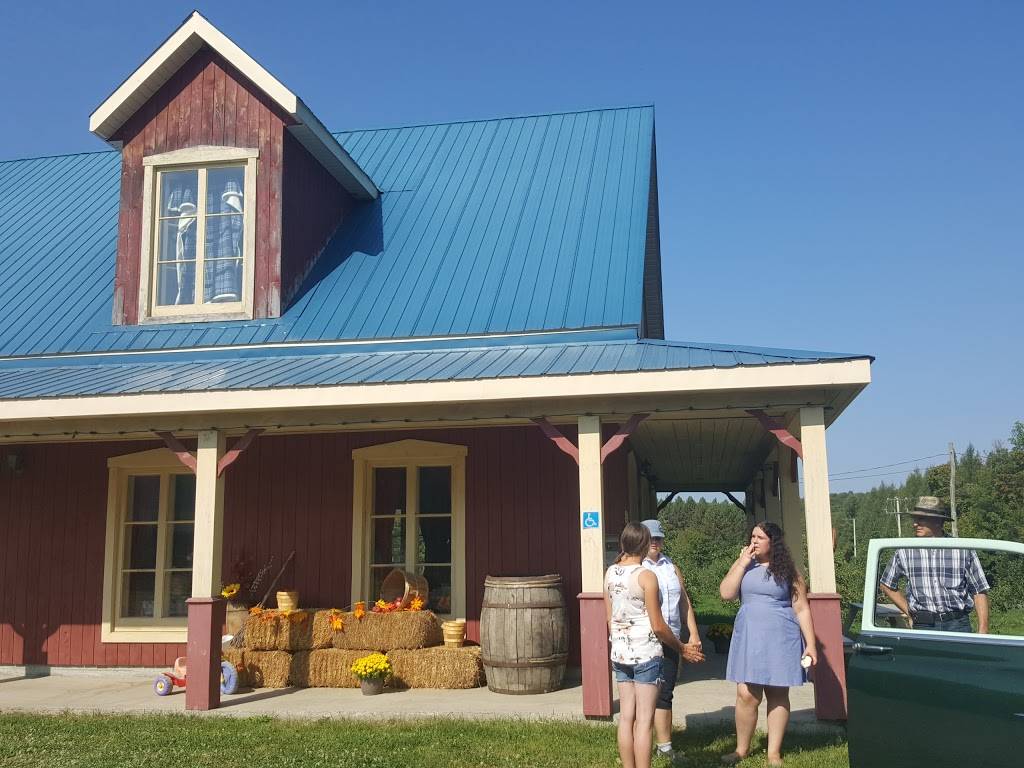 Val Des Rosacees | restaurant | 3300 Montée Robillard, Mirabel, QC J7N 2S4, Canada | 4505981198 OR +1 450-598-1198