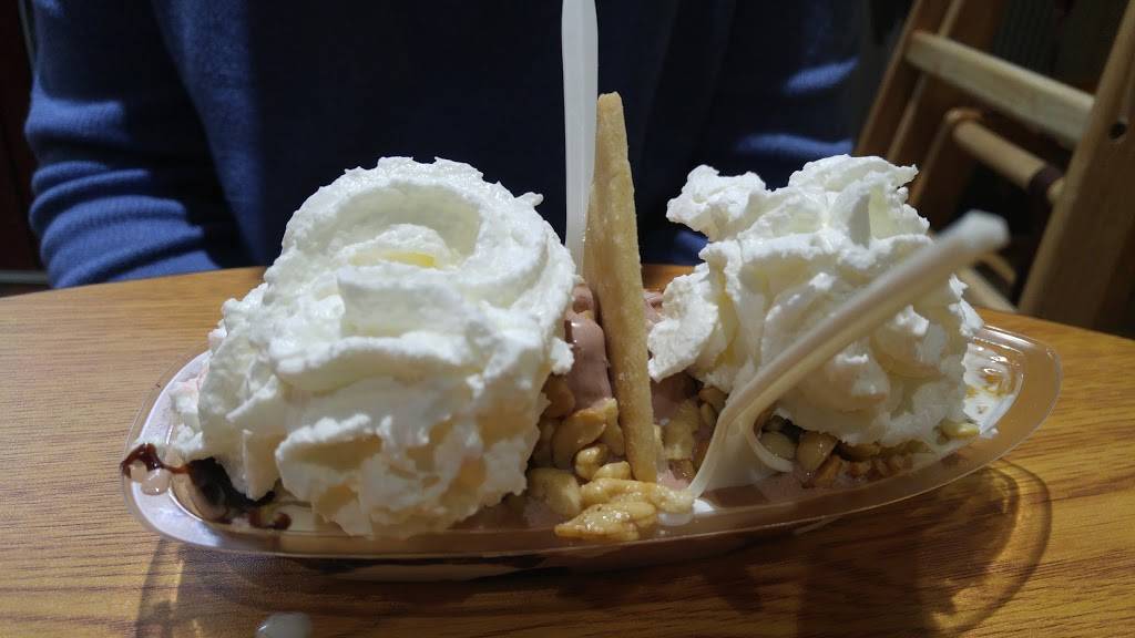 Not Licked Yet Frozen Custard | restaurant | 4054 Main St, Fish Creek, WI 54212, USA | 9208682617 OR +1 920-868-2617