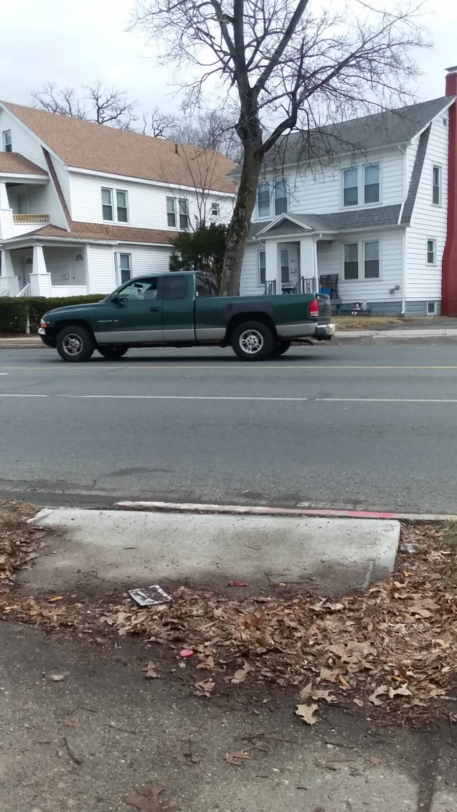 2 Guys Pizzeria | restaurant | 477 Page Blvd, Springfield, MA 01104, USA | 4137360422 OR +1 413-736-0422