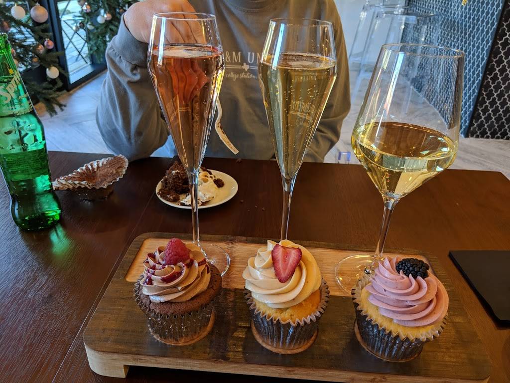 Cupcakes & Bubbles | restaurant | 26400 Kuykendahl Rd Ste C160, Tomball, TX 77375, USA | 8325597511 OR +1 832-559-7511