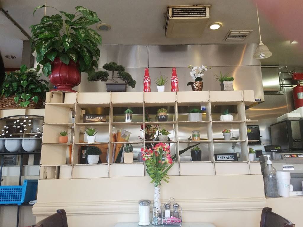 Restaurant Y Pupuseria Clavel | restaurant | 3010 E Los Angeles Ave, Simi Valley, CA 93065, USA | 8055263421 OR +1 805-526-3421