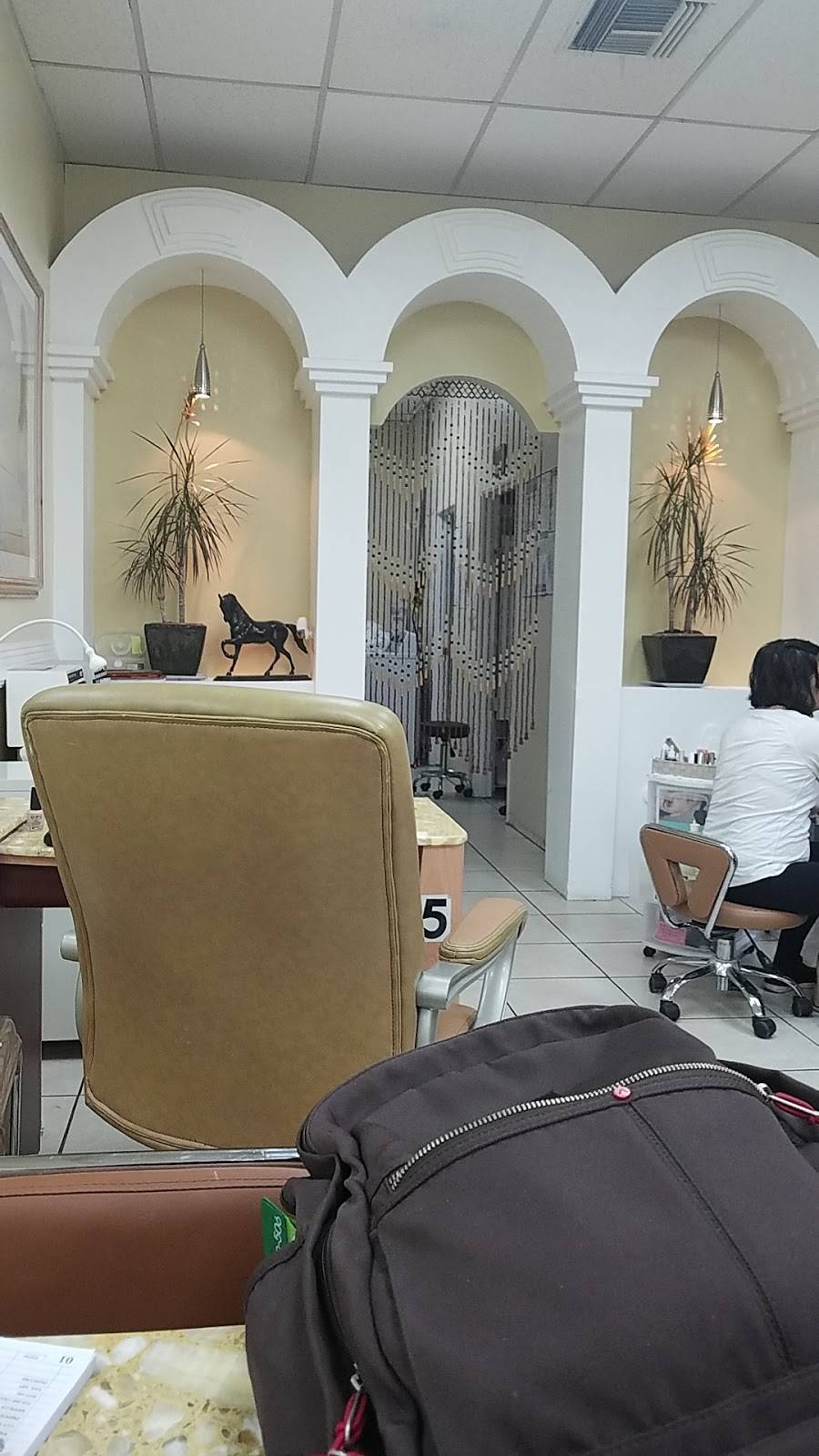 Blue Table | restaurant | 4774 Park Granada # 4, Calabasas, CA 91302, USA | 8182225195 OR +1 818-222-5195