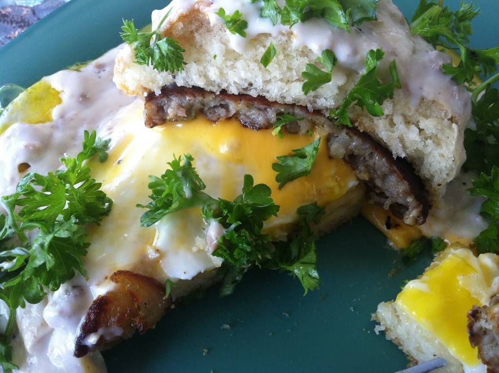 Maggie Maes on the Bluffs | restaurant | 2961 W Bay Dr, Belleair Bluffs, FL 33770, USA | 7277244243 OR +1 727-724-4243